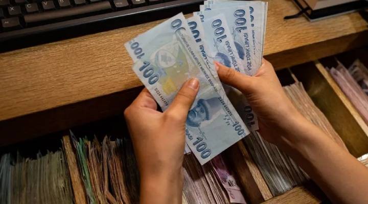 Emekli zam farkları hesaplara geçti