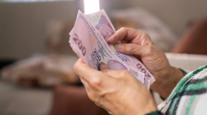 Emeklilerin beklediği paralar bugün yatırılacak