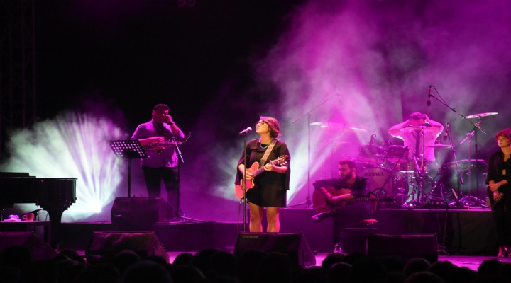 Emine Bulut un kızı için konser