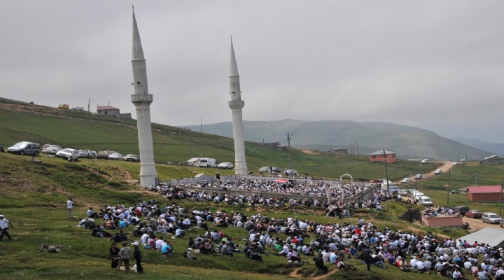 En havadar cami! Püfür püfür ibadet!