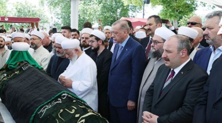 Erdoğan dan cenazesine katıldığı tarikat şeyhine övgüler!