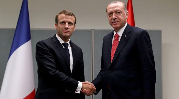 Erdoğan,  hadsiz  ve  edepsiz  dediği Macron u arayıp tebrik etti
