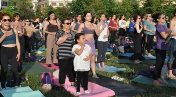 Eskişehir de kadınlar  yoga yasağına  yoga yaparak yanıt verdi