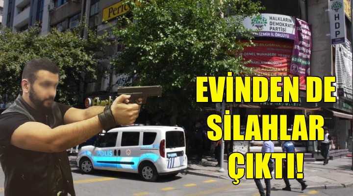 Evinden de silahlar çıktı!