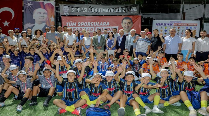 ‘Ferdi Zeyrek’ U-12 Cup ta şampiyon çocuklar!