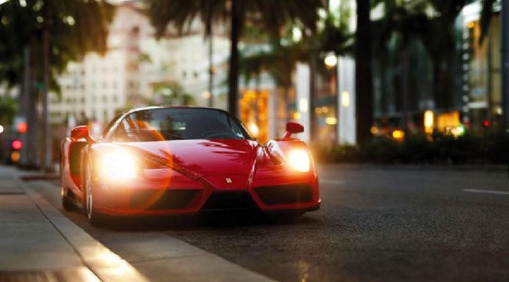 Ferrari sahibi 1000 TL lik yardıma başvurdu