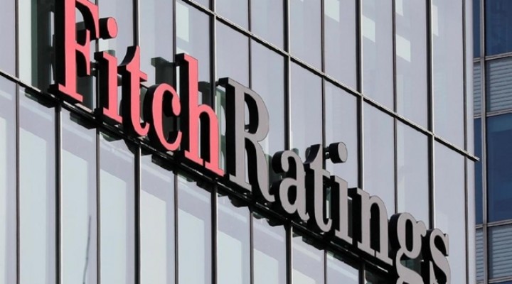 Fitch Türkiye’nin kredi notunu düşürdü