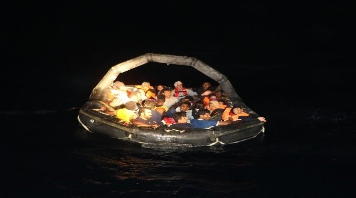 Foça da 125 göçmen kurtarıldı!