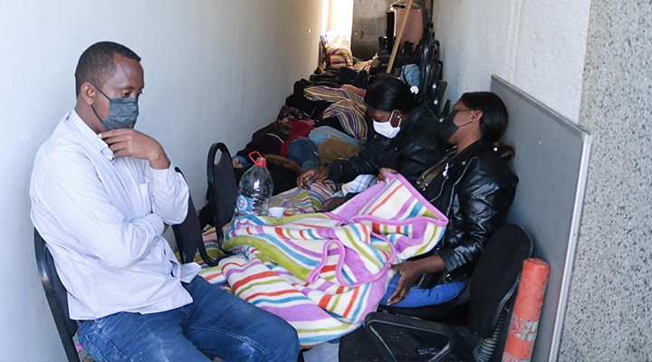 Foça da 29 kaçak göçmen kurtarıldı