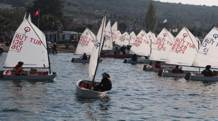 Foça da Atatürk Kupası Yelken Yarışları başladı