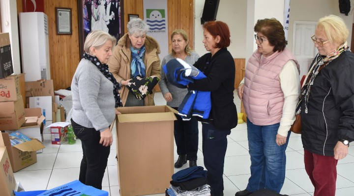 Foça da deprem bölgesi için yardımlar toplandı