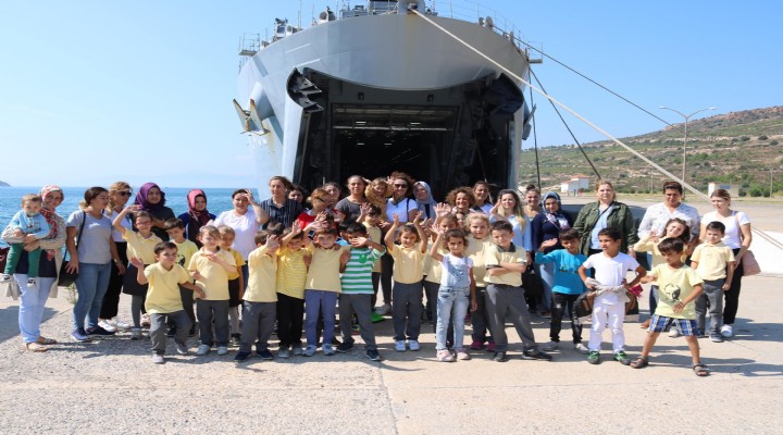 Foça da savaş gemileri ziyarete açıldı