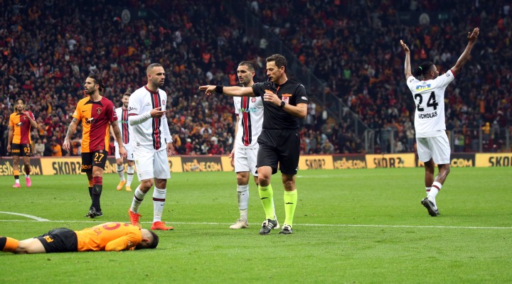 Galatasaray Gümrük ü geçemedi