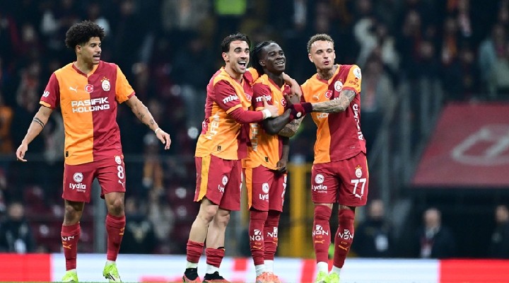 Galatasaray arayı açıyor