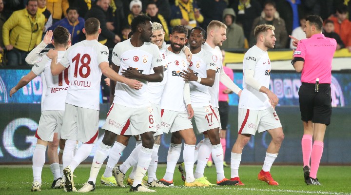 Galatasaray koltuğu geri aldı