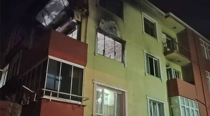Gece yarısı kahreden haber! Eve giren ekipler yanmış 3 cesetle karşılaştı