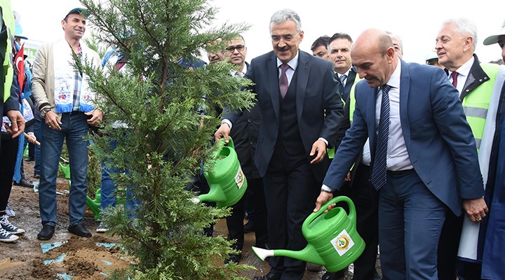 Geleceğe nefes oldular! Binlerce İzmirli fidan dikti...