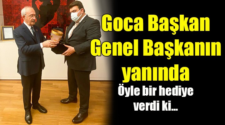 Goca Başkan, Genel Başkanın yanında… Öyle bir hediye verdi ki….