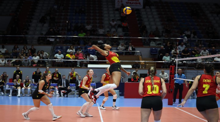 Göztepe voleybolda evinde üzüldü