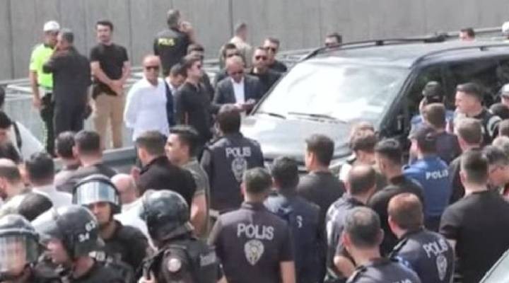 Gürsel Tekin il başkanlığına geldi: Büyük protestolarla karşılandı!