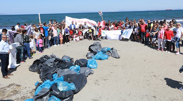 Güzelbahçe tertemiz! 1 saatte 190 kilo çöp