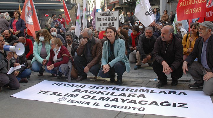 HDP li 91 kişi hakkında verilen gözaltı kararı İzmir de protesto edildi