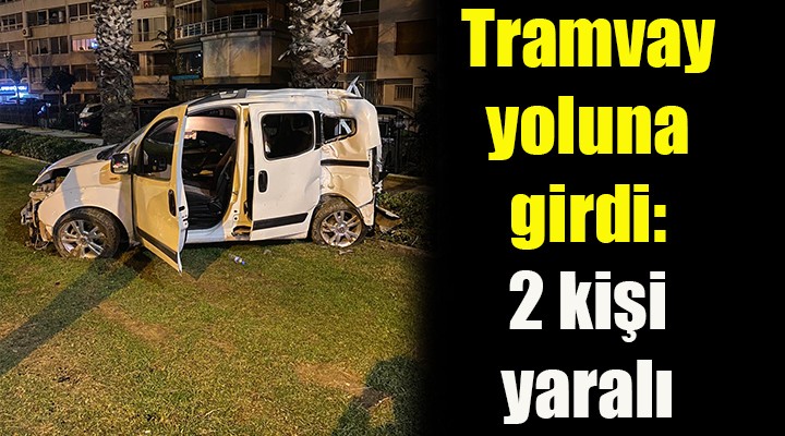 Hafif ticari araç takla atarak tramvay yoluna uçtu: 2 yaralı