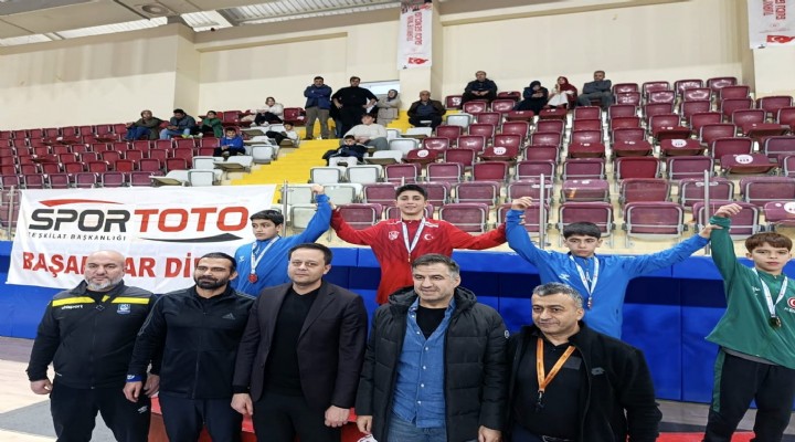 Hakim Beytullah Kalay dan altın madalya