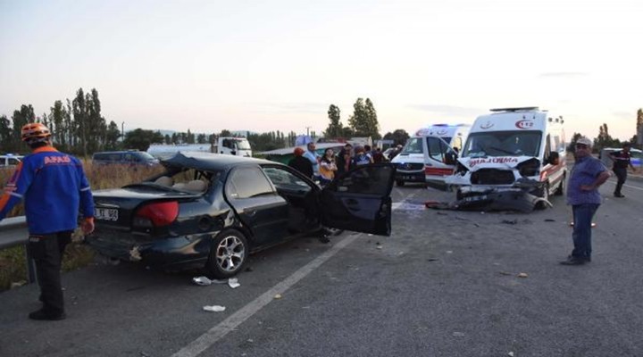 Hastane yolunda feci kaza: 3 ölü, 4 yaralı!