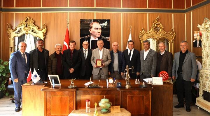 Hemşehri Dernekleri nden Başkan Balaban a anlamlı plaket