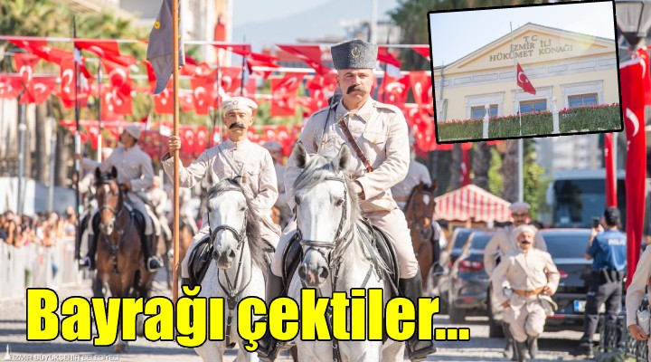 Hükümet Konağı na Türk bayrağı çekildi