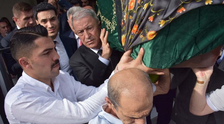Hulusi Akar ın acı günü... İzmir de toprağa verildi!