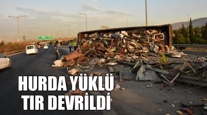 Hurda yüklü TIR devrildi