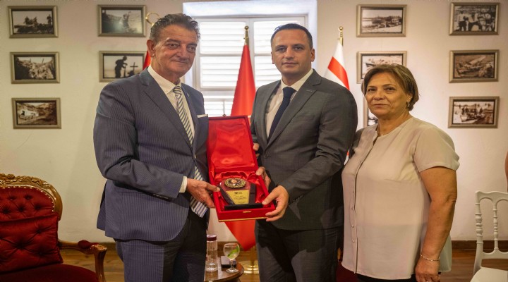 Hüsnü Bozkurt’tan Başkan Eşki’ye ziyaret:Gençlerle umut büyüyor