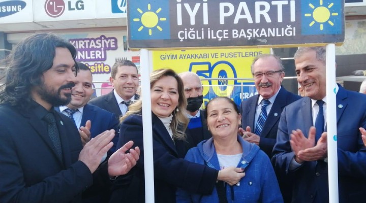 İYİ Partili vekil  Aylin Cesur dan Çiğli ziyareti!