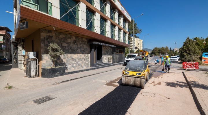 İZSU, altyapı çalışması esnasında kazı yapılan yerleri eş zamanlı onarıyor!