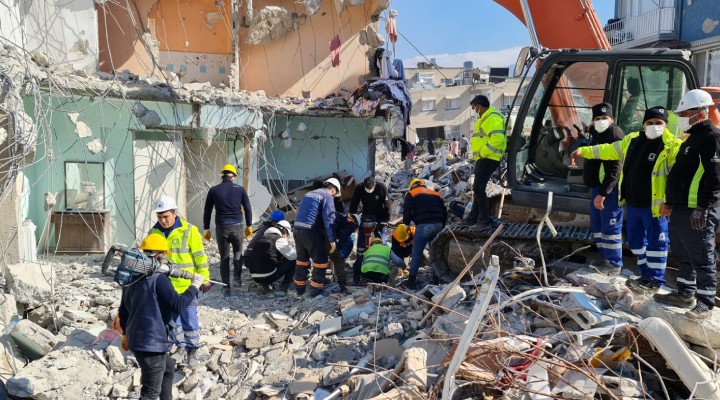 İZSU, deprem bölgesindeki su sorunu için çalışmalarını sürdürüyor!