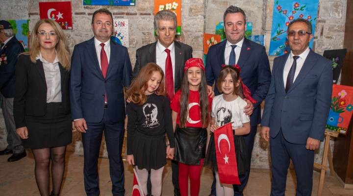 İbramaki minik sanatçıların resimlerine ev sahipliği yaptı