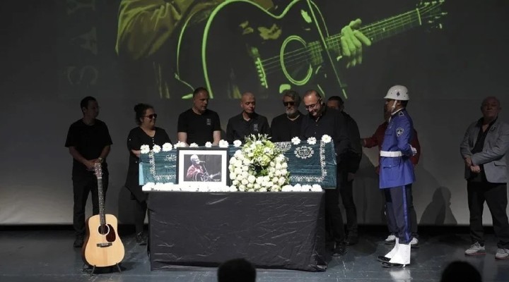 İlhan Şeşen in tabutu 15 dakika asansörde kaldı