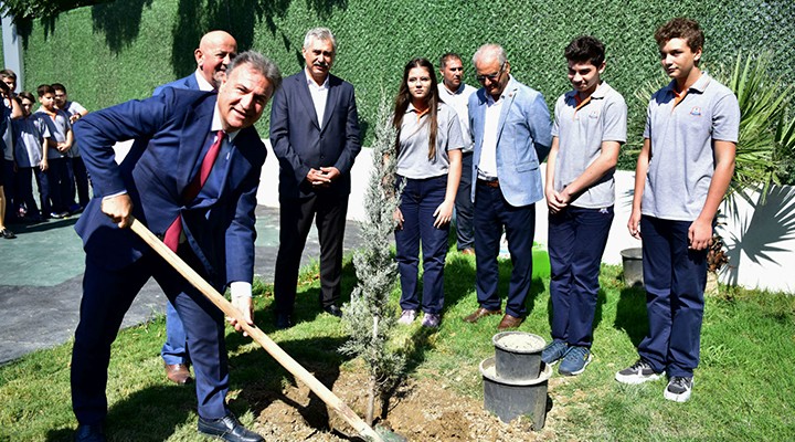 İlk fidana Atatürk ismi verildi