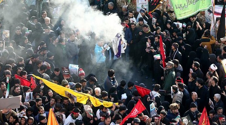 İran dan açıklama... ABD nin askeri tesislerini vuracağız!