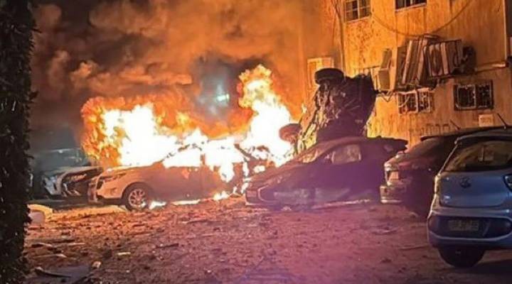 İran şafak vakti füze yağdırdı! Tel Aviv yanıyor