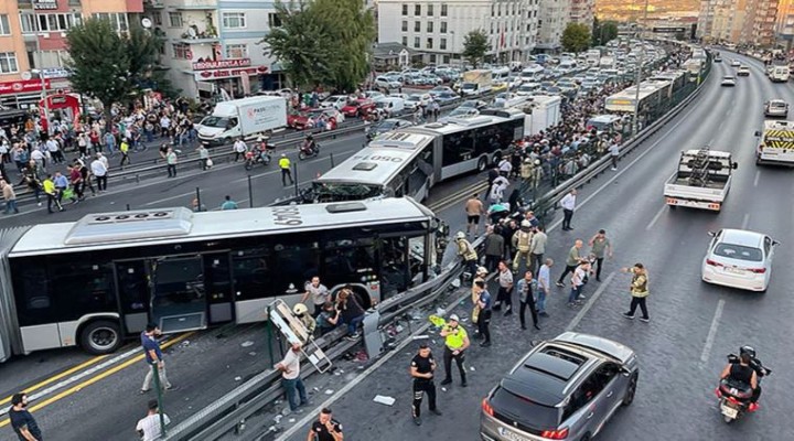 İstanbul Avcılar da metrobüs kazası! Yaralılar var...