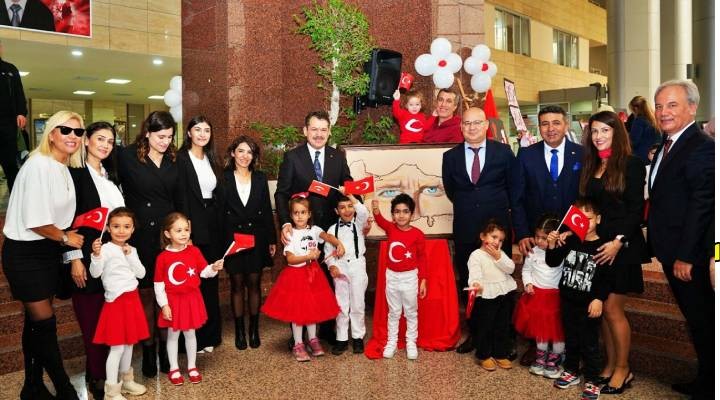 İzmir Adliyesi nde cumhuriyet coşkusu
