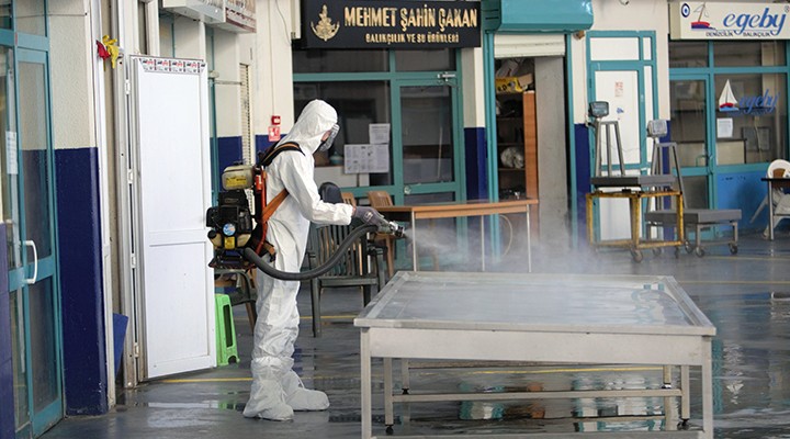 İzmir Balık Hali dezenfekte edildi