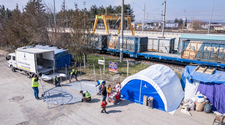 İzmir Büyükşehir ekipleri Kahramanmaraş ta 142 sobalı çadır kurdu