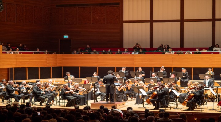 İzmir Devlet Senfoni Orkestrası  İsmet İnönü Anısına  konser düzenledi