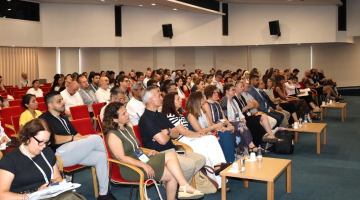 İzmir Ekonomi de  uluslararası  buluşma