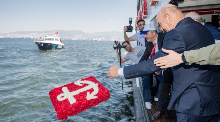 İzmir Körfezi nde Kabotaj Bayramı töreni!