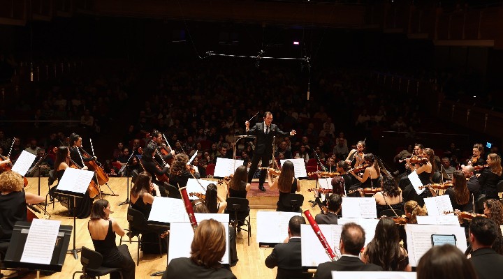 İzmir Oda Orkestrası, dünyaca ünlü keman sanatçısı Küden ile aynı sahnede